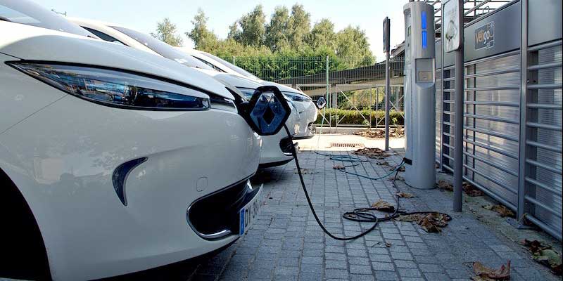 Mitos sobre los coches eléctricos que debes dejar de creer