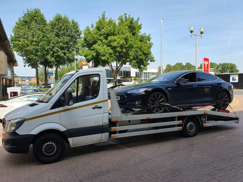 Qué pasa si un coche eléctrico sequeda sin batería en carretera